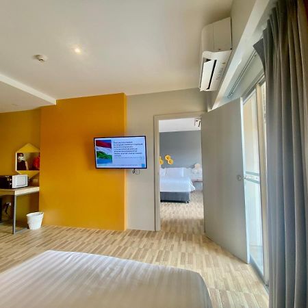 Beehive Boutique Hotel Phuket Bagian luar foto