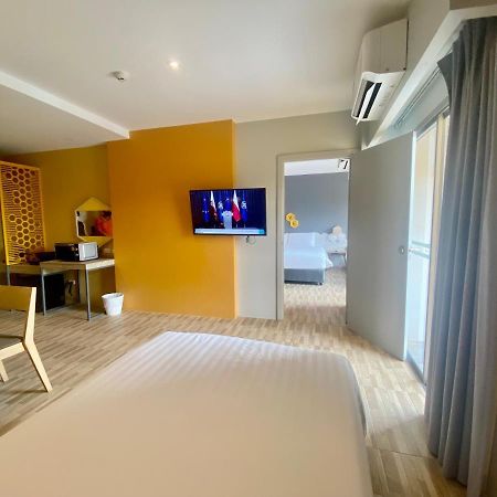 Beehive Boutique Hotel Phuket Bagian luar foto