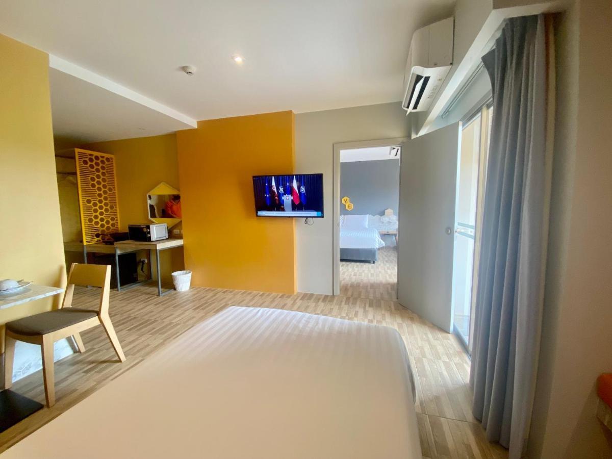 Beehive Boutique Hotel Phuket Bagian luar foto
