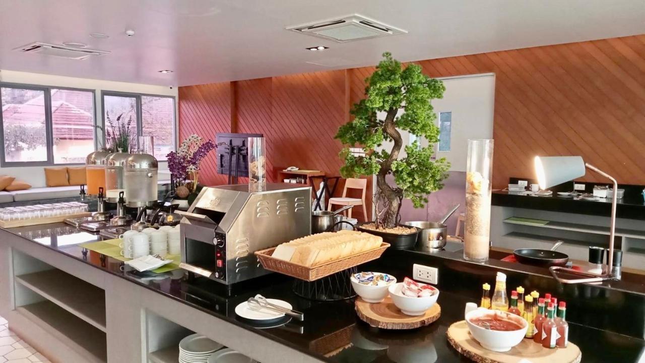 Beehive Boutique Hotel Phuket Bagian luar foto