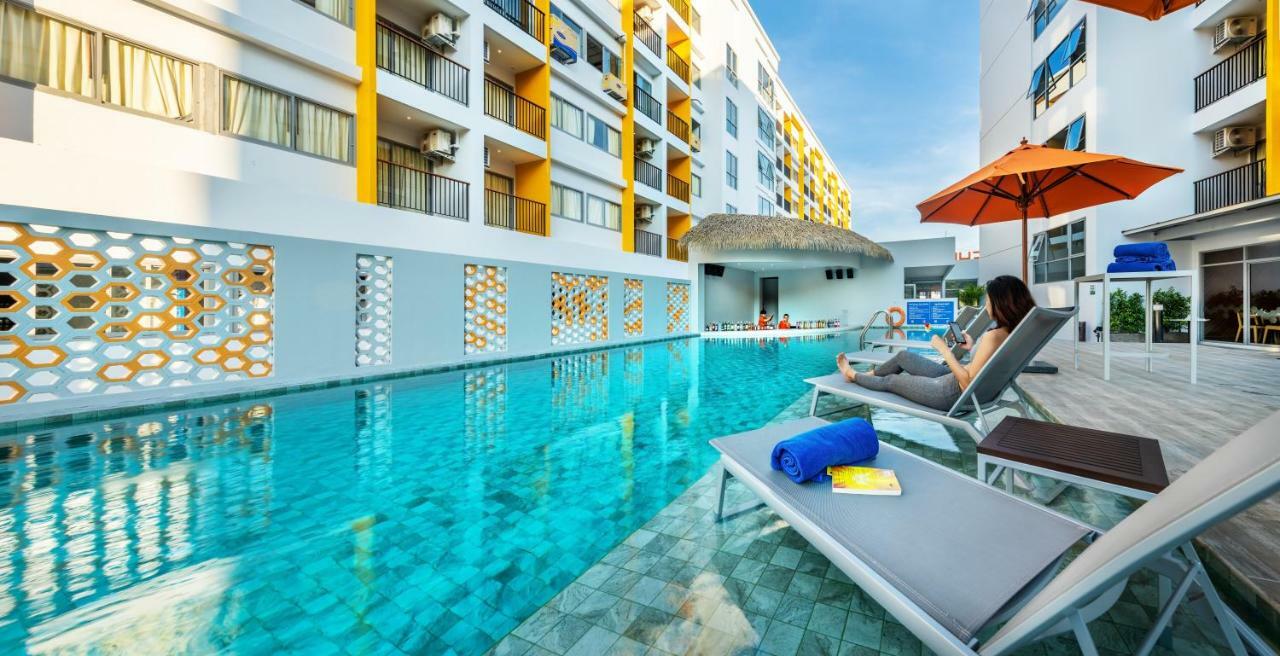 Beehive Boutique Hotel Phuket Bagian luar foto