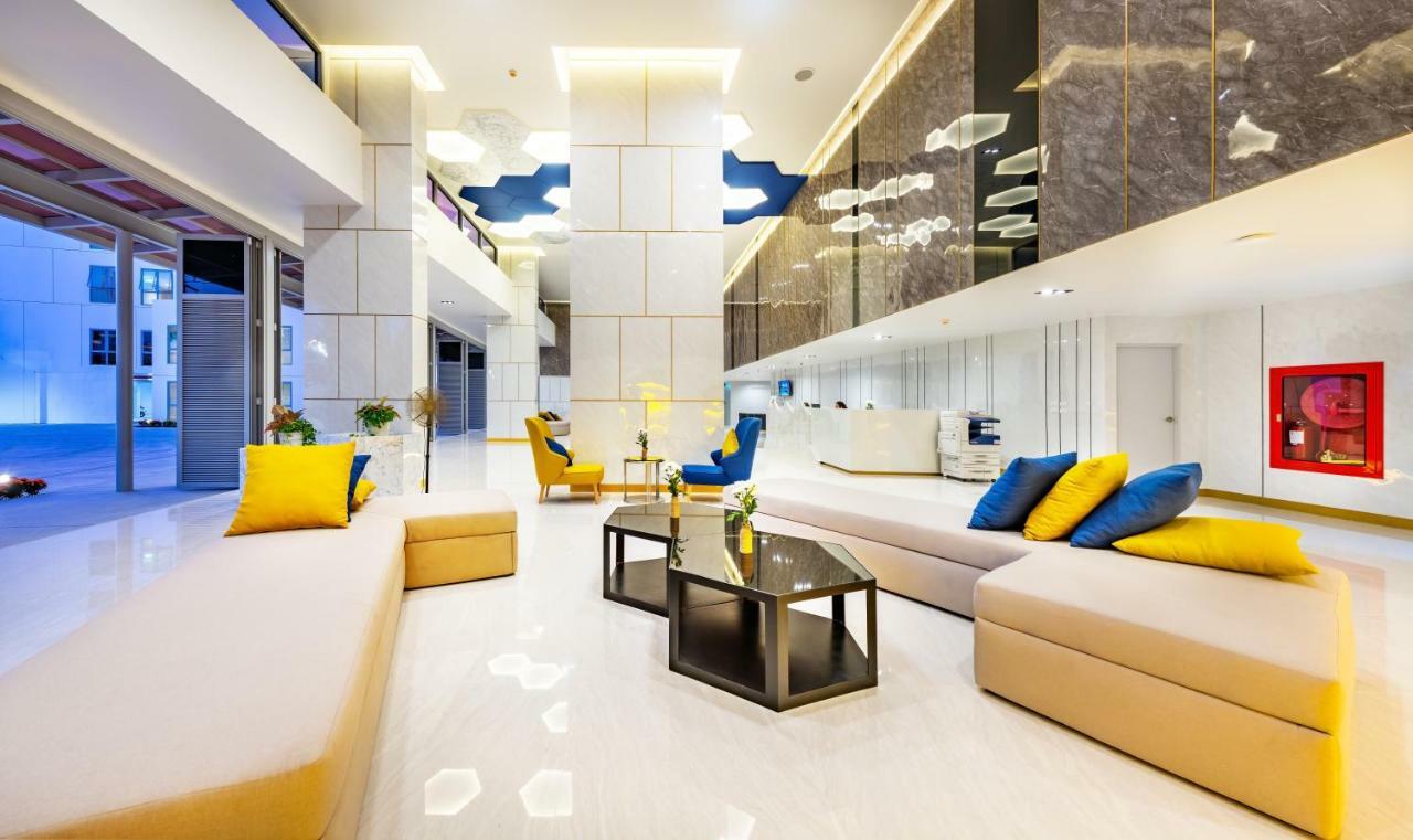 Beehive Boutique Hotel Phuket Bagian luar foto