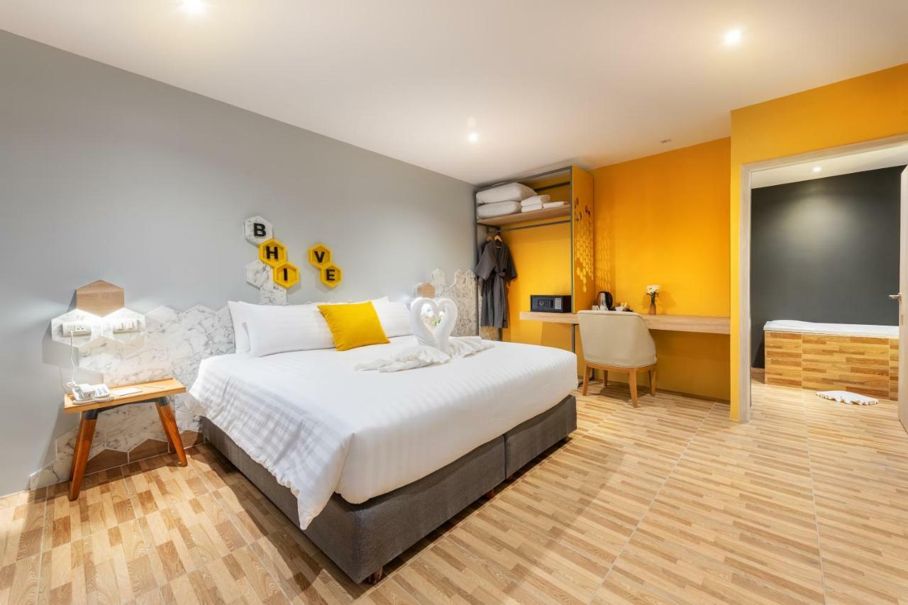 Beehive Boutique Hotel Phuket Bagian luar foto