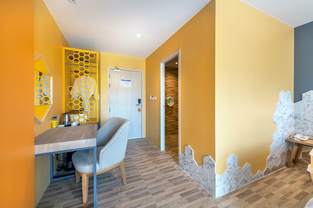 Beehive Boutique Hotel Phuket Bagian luar foto